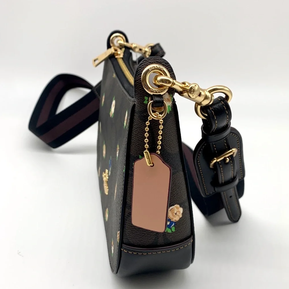 Coach
Jes Baguette In Signature Canvas With Vintage Mini Rose Print - Picture 4 of 10